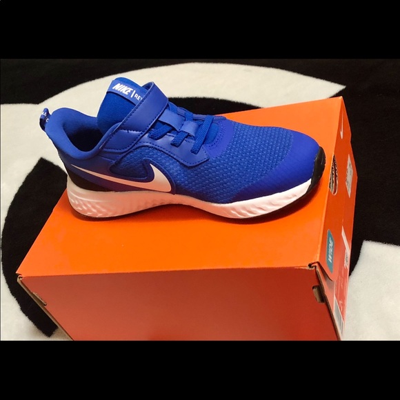 BOYS NIKE SHOES - Picture 3 of 6